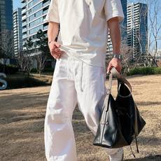 LV 2026春夏新款首发专柜最新款短袖圆领T恤 高端订制 设计前卫时尚!品牌logo重工艺设计 高 LV 2026春夏新款首发专柜最新款短袖圆领T恤 高端订制 设计前卫时尚!品牌logo重工艺设计 高