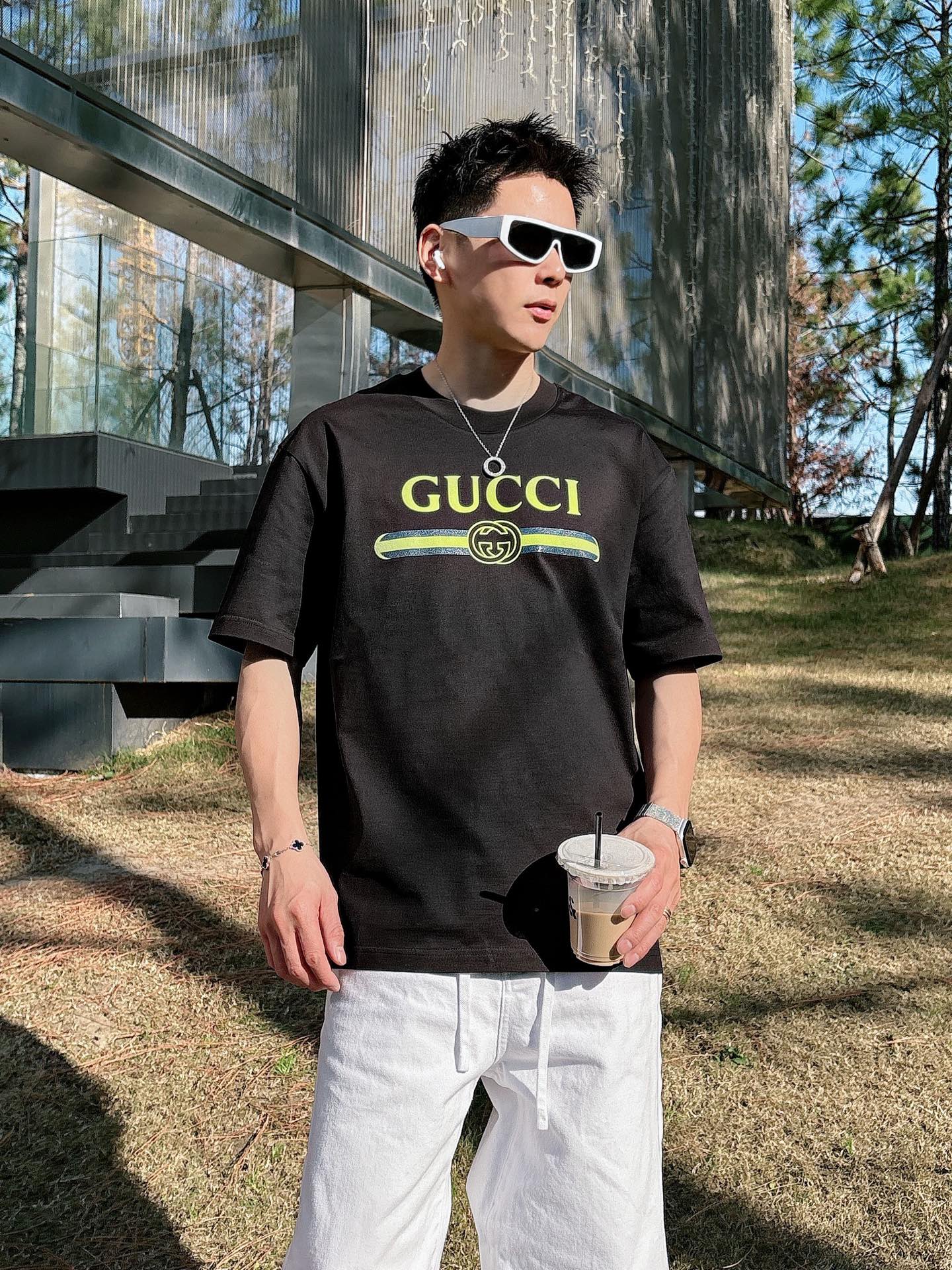 GUCCI   2026春夏新款首发专柜最新款短袖圆领T恤 高端订制 设计前卫时尚！品牌logo重工艺设