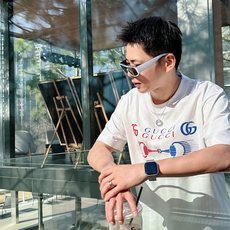 GUCCI 2026春夏新款首发专柜最新款短袖圆领T恤 高端订制 设计前卫时尚!品牌logo重工艺设 GUCCI 2026春夏新款首发专柜最新款短袖圆领T恤 高端订制 设计前卫时尚!品牌logo重工艺设