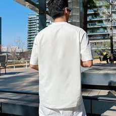 GUCCI 2026春夏新款首发专柜最新款短袖圆领T恤 高端订制 设计前卫时尚!品牌logo重工艺设 GUCCI 2026春夏新款首发专柜最新款短袖圆领T恤 高端订制 设计前卫时尚!品牌logo重工艺设