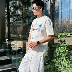 GUCCI 2026春夏新款首发专柜最新款短袖圆领T恤 高端订制 设计前卫时尚!品牌logo重工艺设 GUCCI 2026春夏新款首发专柜最新款短袖圆领T恤 高端订制 设计前卫时尚!品牌logo重工艺设