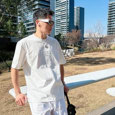 芬迪#FENDI 2026春夏新款首发专柜最新款短袖圆领T恤 高端订制 设计前卫时尚!品牌logo重 芬迪#FENDI 2026春夏新款首发专柜最新款短袖圆领T恤 高端订制 设计前卫时尚!品牌logo重