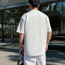 芬迪#FENDI 2026春夏新款首发专柜最新款短袖圆领T恤 高端订制 设计前卫时尚!品牌logo重 芬迪#FENDI 2026春夏新款首发专柜最新款短袖圆领T恤 高端订制 设计前卫时尚!品牌logo重