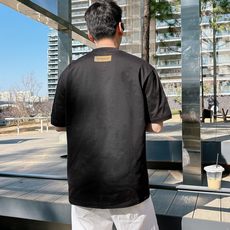 LV 2026春夏新款首发专柜最新款短袖圆领T恤 高端订制 设计前卫时尚!品牌logo重工艺设计 高 LV 2026春夏新款首发专柜最新款短袖圆领T恤 高端订制 设计前卫时尚!品牌logo重工艺设计 高