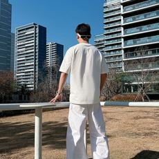 GUCCI 2026春夏新款首发专柜最新款短袖圆领T恤 高端订制 设计前卫时尚!品牌logo重工艺设 GUCCI 2026春夏新款首发专柜最新款短袖圆领T恤 高端订制 设计前卫时尚!品牌logo重工艺设