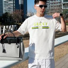 GUCCI 2026春夏新款首发专柜最新款短袖圆领T恤 高端订制 设计前卫时尚!品牌logo重工艺设 GUCCI 2026春夏新款首发专柜最新款短袖圆领T恤 高端订制 设计前卫时尚!品牌logo重工艺设