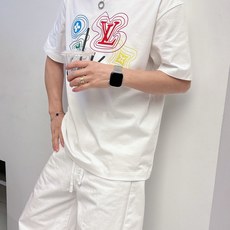 LV 2026春夏新款首发专柜最新款短袖圆领T恤 高端订制 设计前卫时尚!品牌logo重工艺设计 高 LV 2026春夏新款首发专柜最新款短袖圆领T恤 高端订制 设计前卫时尚!品牌logo重工艺设计 高