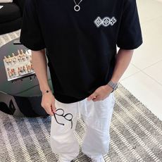 LV 2026春夏新款首发专柜最新款短袖圆领T恤 高端订制 设计前卫时尚!品牌logo重工艺设计 高 LV 2026春夏新款首发专柜最新款短袖圆领T恤 高端订制 设计前卫时尚!品牌logo重工艺设计 高