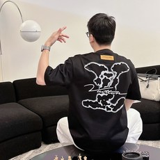 LV 2026春夏新款首发专柜最新款短袖圆领T恤 高端订制 设计前卫时尚!品牌logo重工艺设计 高 LV 2026春夏新款首发专柜最新款短袖圆领T恤 高端订制 设计前卫时尚!品牌logo重工艺设计 高