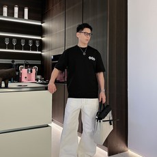 LV 2026春夏新款首发专柜最新款短袖圆领T恤 高端订制 设计前卫时尚!品牌logo重工艺设计 高 LV 2026春夏新款首发专柜最新款短袖圆领T恤 高端订制 设计前卫时尚!品牌logo重工艺设计 高