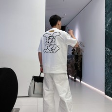 LV 2026春夏新款首发专柜最新款短袖圆领T恤 高端订制 设计前卫时尚!品牌logo重工艺设计 高 LV 2026春夏新款首发专柜最新款短袖圆领T恤 高端订制 设计前卫时尚!品牌logo重工艺设计 高