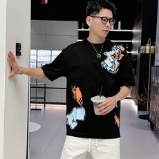 LV 2026春夏新款首发专柜最新款短袖圆领T恤 高端订制 设计前卫时尚!品牌logo重工艺设计 高 LV 2026春夏新款首发专柜最新款短袖圆领T恤 高端订制 设计前卫时尚!品牌logo重工艺设计 高