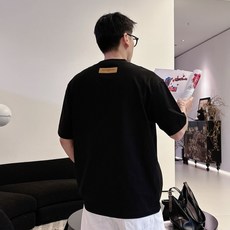 LV 2026春夏新款首发专柜最新款短袖圆领T恤 高端订制 设计前卫时尚!品牌logo重工艺设计 高 LV 2026春夏新款首发专柜最新款短袖圆领T恤 高端订制 设计前卫时尚!品牌logo重工艺设计 高