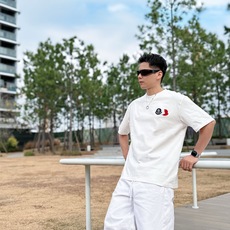 蒙口 2026春夏新款首发专柜最新款短袖圆领T恤 高端订制 设计前卫时尚!品牌logo重工艺设计 高 蒙口 2026春夏新款首发专柜最新款短袖圆领T恤 高端订制 设计前卫时尚!品牌logo重工艺设计 高