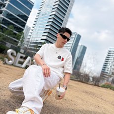 蒙口 2026春夏新款首发专柜最新款短袖圆领T恤 高端订制 设计前卫时尚!品牌logo重工艺设计 高 蒙口 2026春夏新款首发专柜最新款短袖圆领T恤 高端订制 设计前卫时尚!品牌logo重工艺设计 高