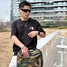蒙口 2026春夏新款首发专柜最新款短袖圆领T恤 高端订制 设计前卫时尚!品牌logo重工艺设计 高 蒙口 2026春夏新款首发专柜最新款短袖圆领T恤 高端订制 设计前卫时尚!品牌logo重工艺设计 高