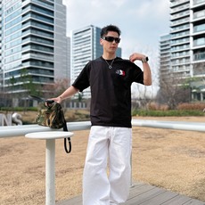 蒙口 2026春夏新款首发专柜最新款短袖圆领T恤 高端订制 设计前卫时尚!品牌logo重工艺设计 高 蒙口 2026春夏新款首发专柜最新款短袖圆领T恤 高端订制 设计前卫时尚!品牌logo重工艺设计 高