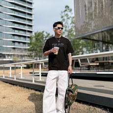 迪奥#DIOR 2026春夏新款首发专柜最新款短袖圆领T恤 高端订制 设计前卫时尚!品牌logo重工 迪奥#DIOR 2026春夏新款首发专柜最新款短袖圆领T恤 高端订制 设计前卫时尚!品牌logo重工