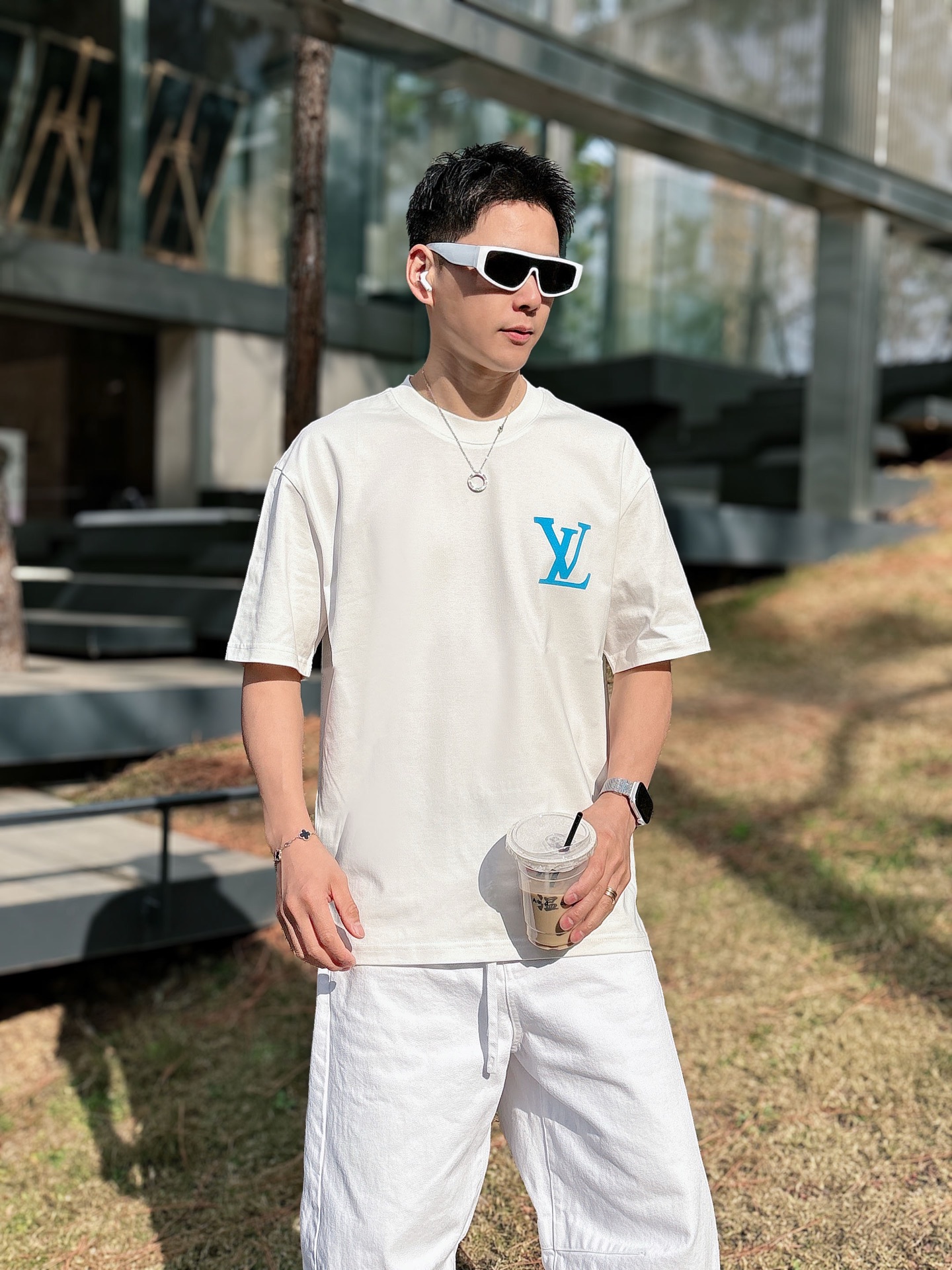 LV   2026春夏新款首发专柜最新款短袖圆领T恤 高端订制 设计前卫时尚！品牌logo重工艺设计 高
