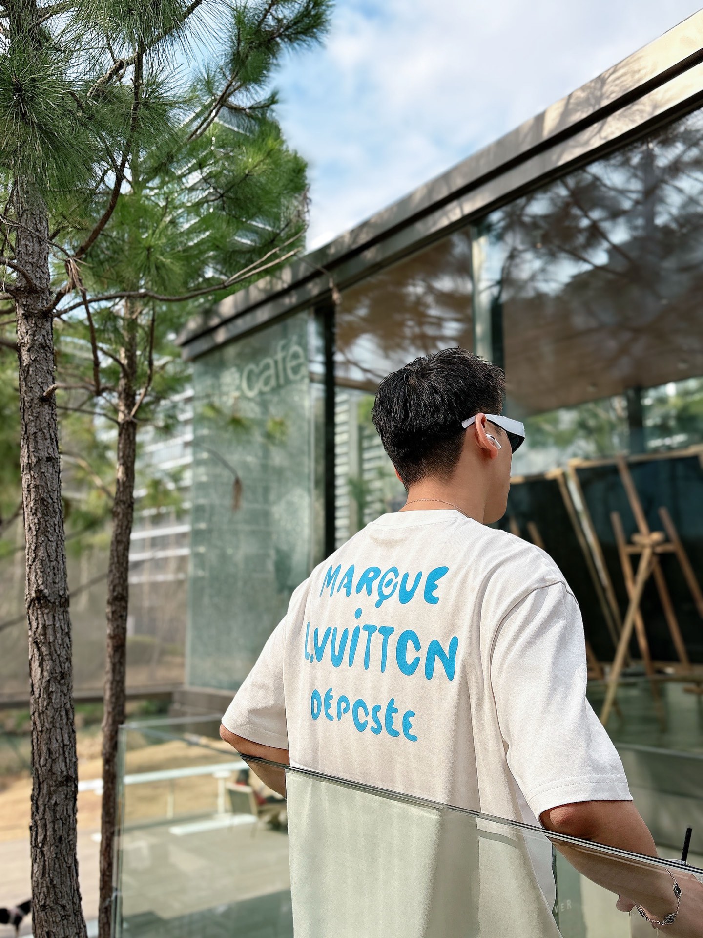LV   2026春夏新款首发专柜最新款短袖圆领T恤 高端订制 设计前卫时尚！品牌logo重工艺设计 高