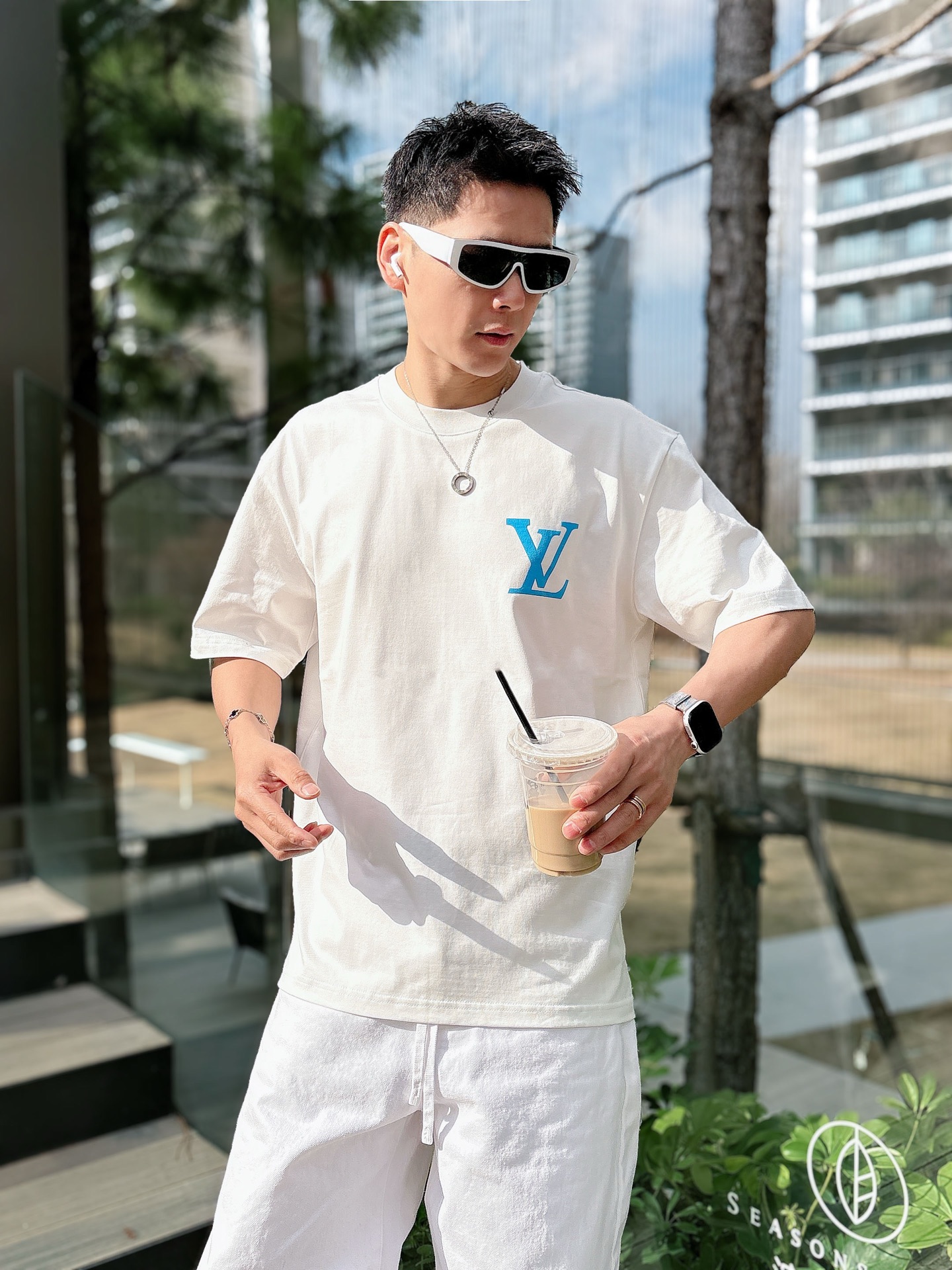 LV   2026春夏新款首发专柜最新款短袖圆领T恤 高端订制 设计前卫时尚！品牌logo重工艺设计 高