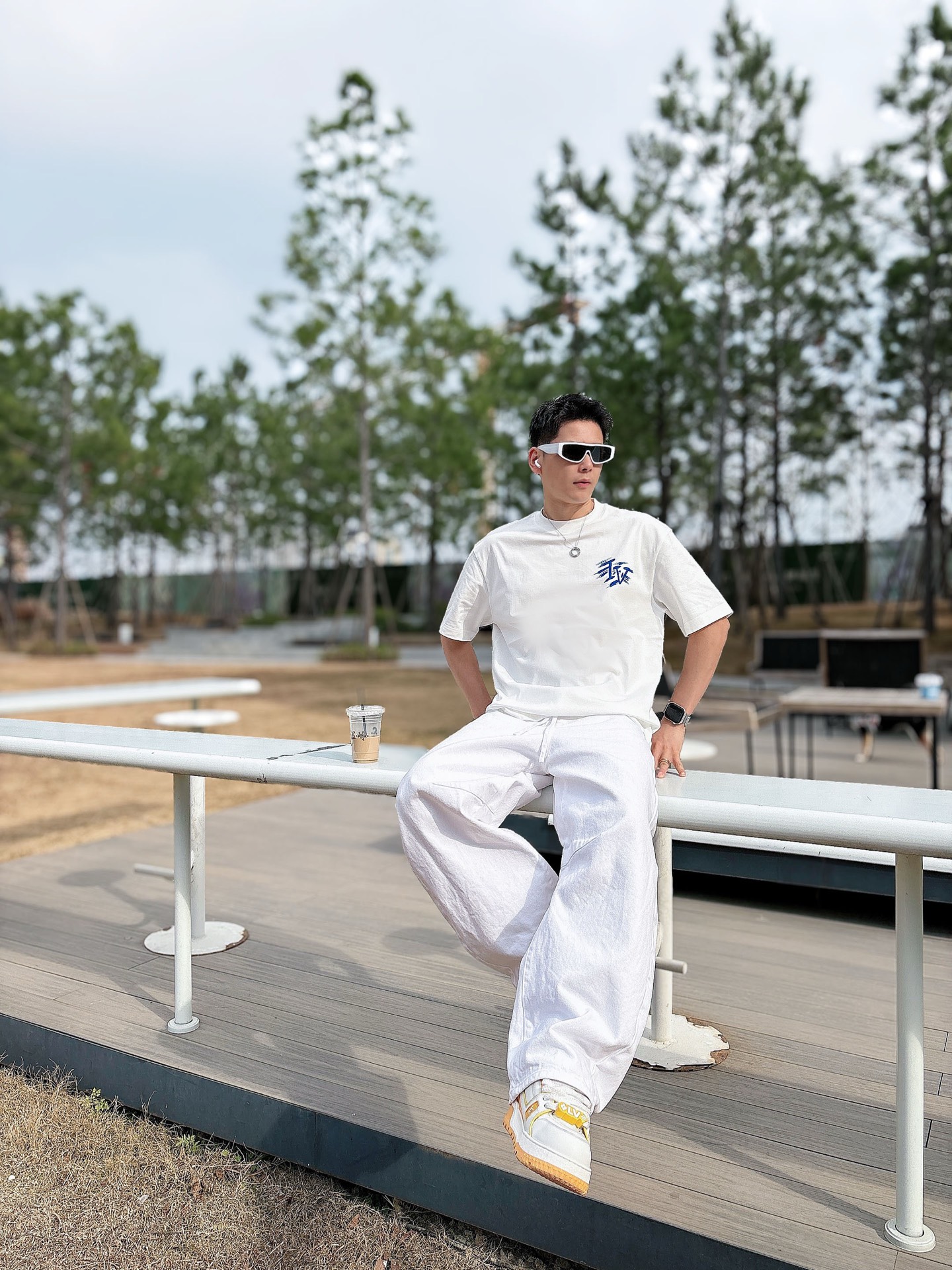 LV   2026春夏新款首发专柜最新款短袖圆领T恤 高端订制 设计前卫时尚！品牌logo重工艺设计 高