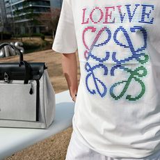 罗意威#LOEWE 2026春夏新款首发专柜最新款短袖圆领T恤 高端订制 设计前卫时尚!品牌logo 罗意威#LOEWE 2026春夏新款首发专柜最新款短袖圆领T恤 高端订制 设计前卫时尚!品牌logo