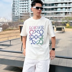 罗意威#LOEWE 2026春夏新款首发专柜最新款短袖圆领T恤 高端订制 设计前卫时尚!品牌logo 罗意威#LOEWE 2026春夏新款首发专柜最新款短袖圆领T恤 高端订制 设计前卫时尚!品牌logo