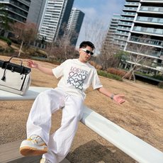 罗意威#LOEWE 2026春夏新款首发专柜最新款短袖圆领T恤 高端订制 设计前卫时尚!品牌logo 罗意威#LOEWE 2026春夏新款首发专柜最新款短袖圆领T恤 高端订制 设计前卫时尚!品牌logo