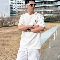 罗意威#LOEWE 2026春夏新款首发专柜最新款短袖圆领T恤 高端订制 设计前卫时尚!品牌logo 罗意威#LOEWE 2026春夏新款首发专柜最新款短袖圆领T恤 高端订制 设计前卫时尚!品牌logo