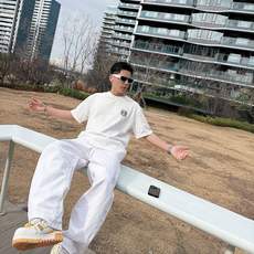 罗意威#LOEWE 2026春夏新款首发专柜最新款短袖圆领T恤 高端订制 设计前卫时尚!品牌logo 罗意威#LOEWE 2026春夏新款首发专柜最新款短袖圆领T恤 高端订制 设计前卫时尚!品牌logo