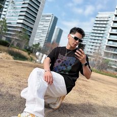 罗意威#LOEWE 2026春夏新款首发专柜最新款短袖圆领T恤 高端订制 设计前卫时尚!品牌logo 罗意威#LOEWE 2026春夏新款首发专柜最新款短袖圆领T恤 高端订制 设计前卫时尚!品牌logo