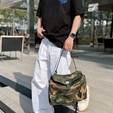 LV 2026春夏新款首发专柜最新款短袖圆领T恤 高端订制 设计前卫时尚!品牌logo重工艺设计 高 LV 2026春夏新款首发专柜最新款短袖圆领T恤 高端订制 设计前卫时尚!品牌logo重工艺设计 高