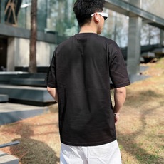 GUCCI 2026春夏新款首发专柜最新款短袖圆领T恤 高端订制 设计前卫时尚!品牌logo重工艺设 GUCCI 2026春夏新款首发专柜最新款短袖圆领T恤 高端订制 设计前卫时尚!品牌logo重工艺设