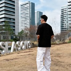 GUCCI 2026春夏新款首发专柜最新款短袖圆领T恤 高端订制 设计前卫时尚!品牌logo重工艺设 GUCCI 2026春夏新款首发专柜最新款短袖圆领T恤 高端订制 设计前卫时尚!品牌logo重工艺设