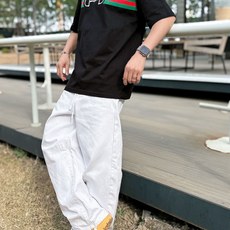 GUCCI 2026春夏新款首发专柜最新款短袖圆领T恤 高端订制 设计前卫时尚!品牌logo重工艺设 GUCCI 2026春夏新款首发专柜最新款短袖圆领T恤 高端订制 设计前卫时尚!品牌logo重工艺设
