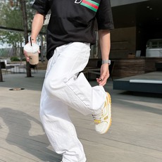 GUCCI 2026春夏新款首发专柜最新款短袖圆领T恤 高端订制 设计前卫时尚!品牌logo重工艺设 GUCCI 2026春夏新款首发专柜最新款短袖圆领T恤 高端订制 设计前卫时尚!品牌logo重工艺设