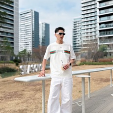 GUCCI 2026春夏新款首发专柜最新款短袖圆领T恤 高端订制 设计前卫时尚!品牌logo重工艺设 GUCCI 2026春夏新款首发专柜最新款短袖圆领T恤 高端订制 设计前卫时尚!品牌logo重工艺设