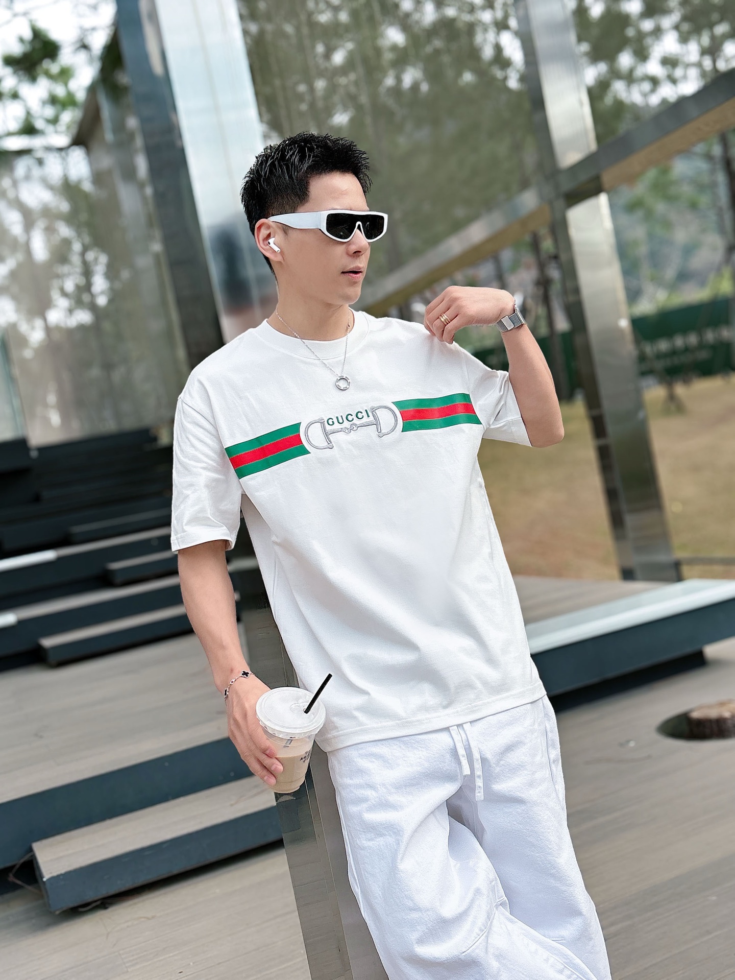 GUCCI   2026春夏新款首发专柜最新款短袖圆领T恤 高端订制 设计前卫时尚！品牌logo重工艺设
