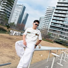 GUCCI 2026春夏新款首发专柜最新款短袖圆领T恤 高端订制 设计前卫时尚!品牌logo重工艺设 GUCCI 2026春夏新款首发专柜最新款短袖圆领T恤 高端订制 设计前卫时尚!品牌logo重工艺设