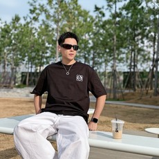 罗意威#LOEWE 2026春夏新款首发专柜最新款短袖圆领T恤 高端订制 设计前卫时尚!品牌logo 罗意威#LOEWE 2026春夏新款首发专柜最新款短袖圆领T恤 高端订制 设计前卫时尚!品牌logo