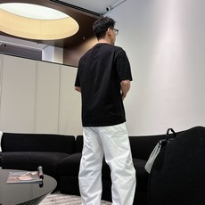 普拉达#PRADA 2026春夏新款首发专柜最新款短袖圆领T恤 高端订制 设计前卫时尚!品牌logo 普拉达#PRADA 2026春夏新款首发专柜最新款短袖圆领T恤 高端订制 设计前卫时尚!品牌logo