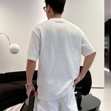 巴宝莉#BURBERRY 2026春夏新款首发专柜最新款短袖圆领T恤 高端订制 设计前卫时尚!品牌l 巴宝莉#BURBERRY 2026春夏新款首发专柜最新款短袖圆领T恤 高端订制 设计前卫时尚!品牌l