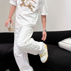 巴宝莉#BURBERRY 2026春夏新款首发专柜最新款短袖圆领T恤 高端订制 设计前卫时尚!品牌l 巴宝莉#BURBERRY 2026春夏新款首发专柜最新款短袖圆领T恤 高端订制 设计前卫时尚!品牌l