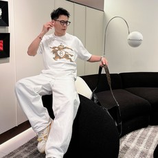 巴宝莉#BURBERRY 2026春夏新款首发专柜最新款短袖圆领T恤 高端订制 设计前卫时尚!品牌l 巴宝莉#BURBERRY 2026春夏新款首发专柜最新款短袖圆领T恤 高端订制 设计前卫时尚!品牌l