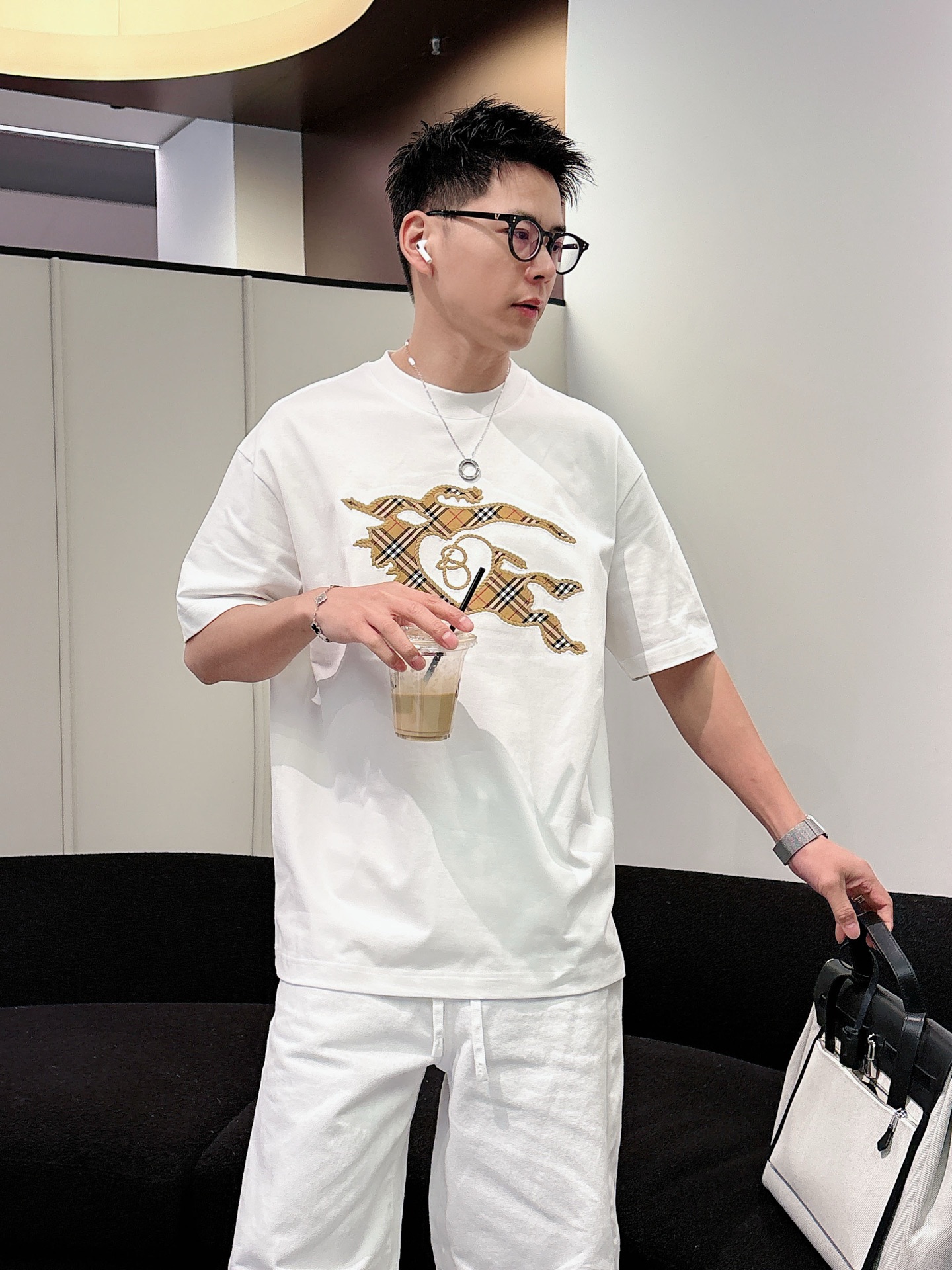 巴宝莉#BURBERRY   2026春夏新款首发专柜最新款短袖圆领T恤 高端订制 设计前卫时尚！品牌l