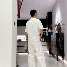 巴宝莉#BURBERRY 2026春夏新款首发专柜最新款短袖圆领T恤 高端订制 设计前卫时尚!品牌l 巴宝莉#BURBERRY 2026春夏新款首发专柜最新款短袖圆领T恤 高端订制 设计前卫时尚!品牌l