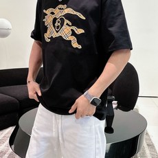 巴宝莉#BURBERRY 2026春夏新款首发专柜最新款短袖圆领T恤 高端订制 设计前卫时尚!品牌l 巴宝莉#BURBERRY 2026春夏新款首发专柜最新款短袖圆领T恤 高端订制 设计前卫时尚!品牌l