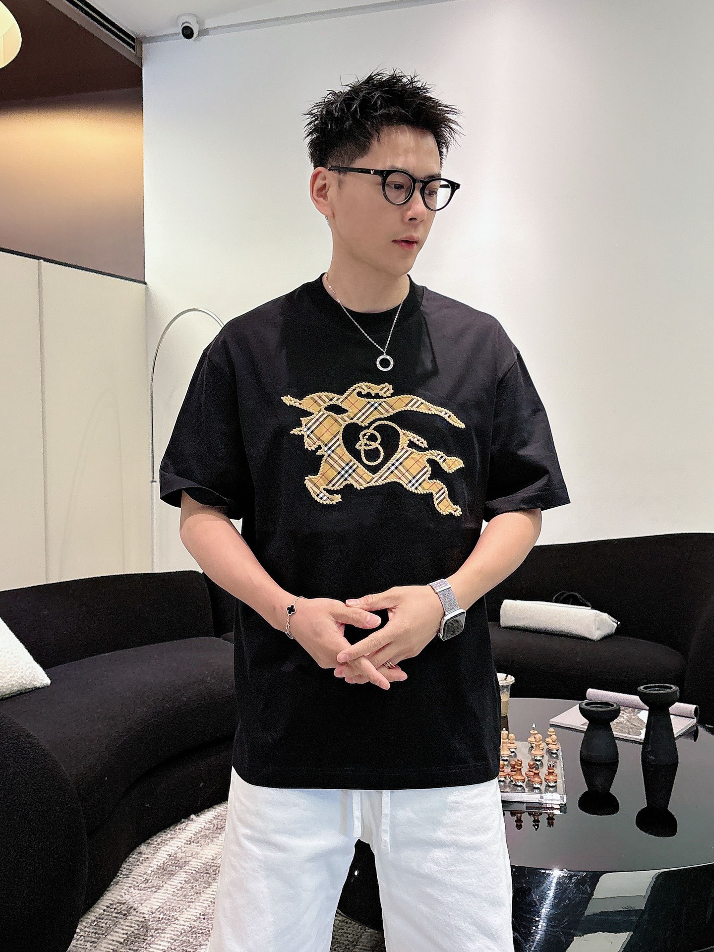巴宝莉#BURBERRY   2026春夏新款首发专柜最新款短袖圆领T恤 高端订制 设计前卫时尚！品牌l