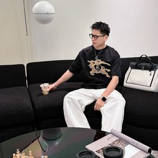 巴宝莉#BURBERRY 2026春夏新款首发专柜最新款短袖圆领T恤 高端订制 设计前卫时尚!品牌l 巴宝莉#BURBERRY 2026春夏新款首发专柜最新款短袖圆领T恤 高端订制 设计前卫时尚!品牌l